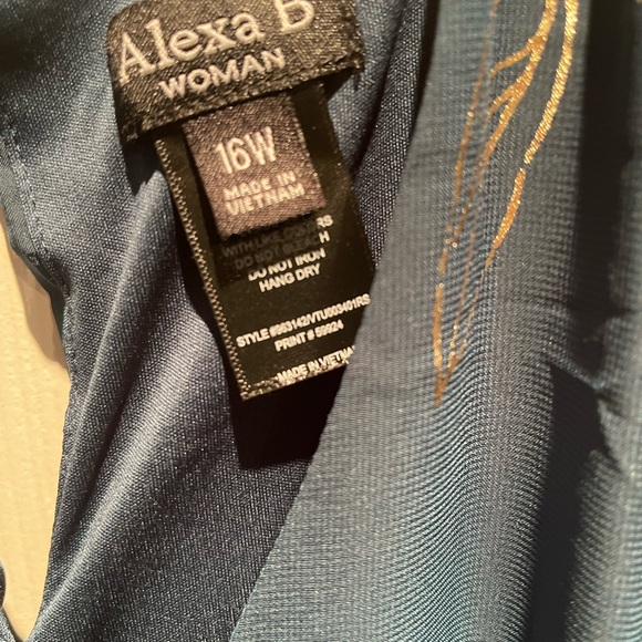 Sleeveless Dark Green and Gild Floral Midi Dress Plus 16W - Picture 2 of 9